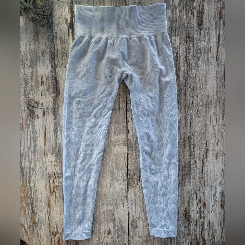 NVGTN Seamless Camo Leggings Icy Blue Womens Medium - Picture 6 of 8